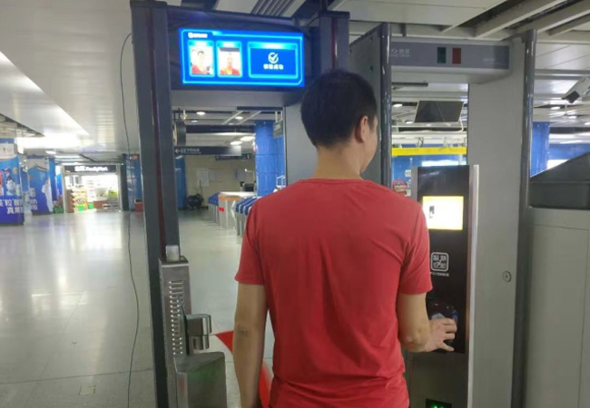 廣州地鐵試用安檢新技術(shù)，過(guò)安檢刷臉！